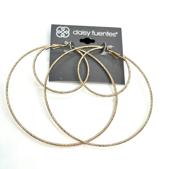 DAISY FUENTES NWT Large Gold Hoop Earrings Textured Lightweight Statement - Picture 1 of 6